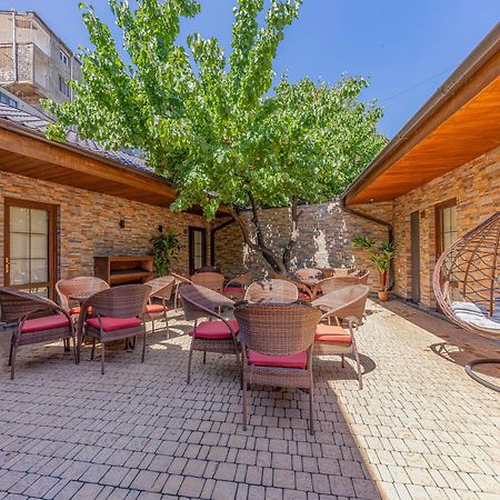 Boutique Living Hotel 耶烈万 外观 照片