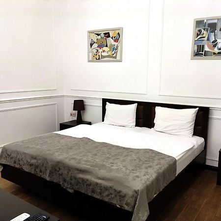 Boutique Living Hotel 耶烈万 外观 照片
