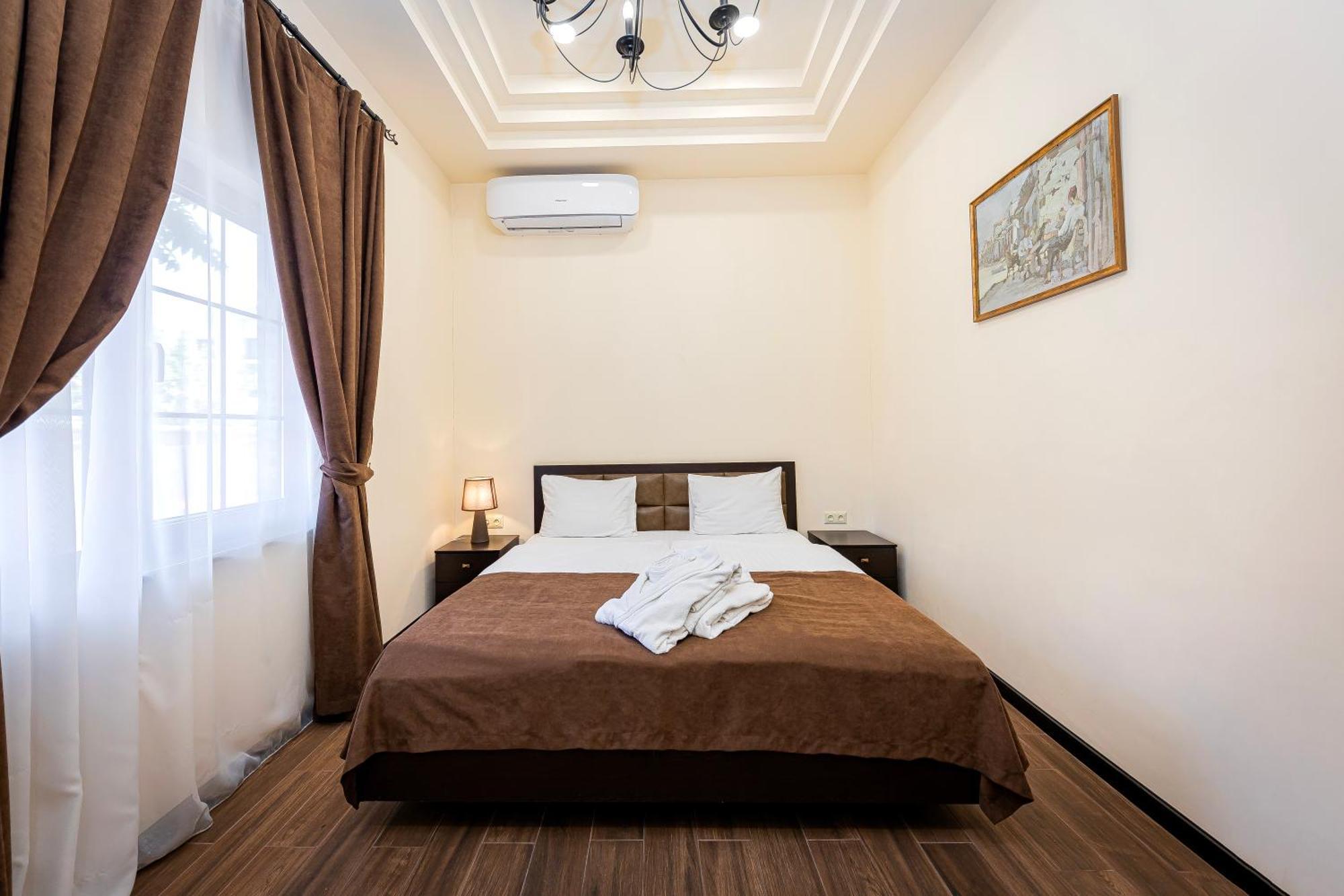 Boutique Living Hotel 耶烈万 外观 照片