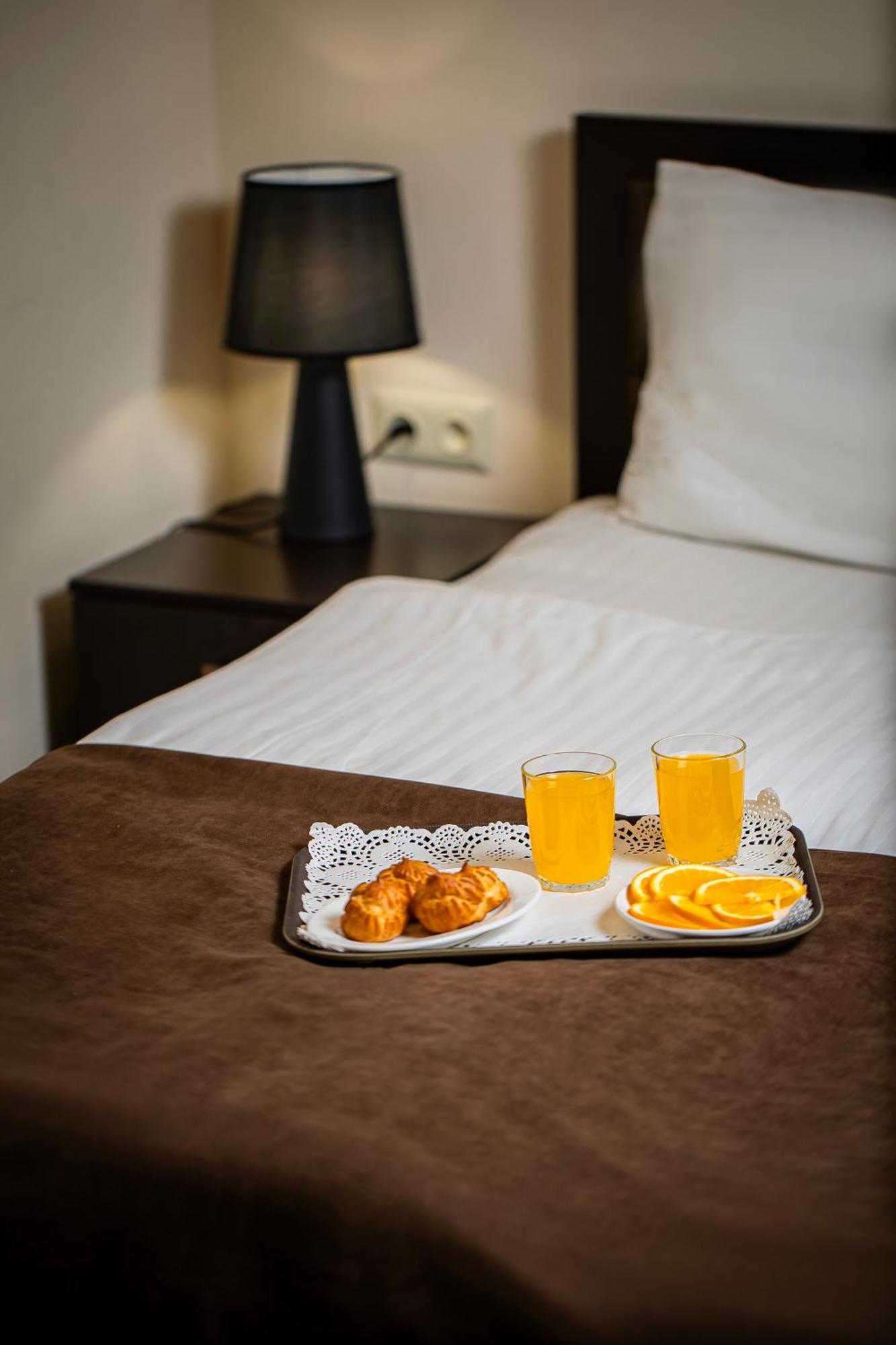 Boutique Living Hotel 耶烈万 外观 照片
