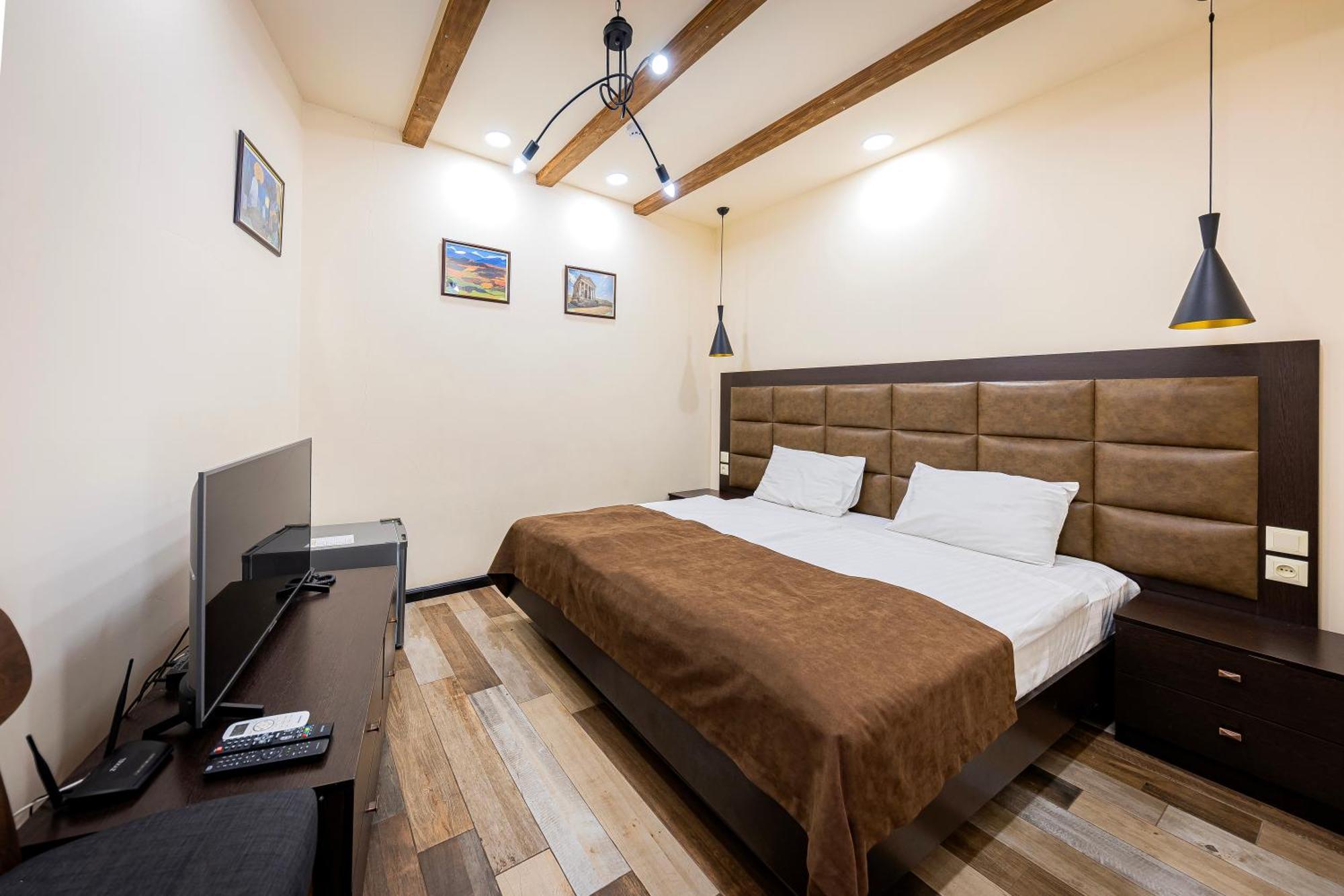 Boutique Living Hotel 耶烈万 外观 照片