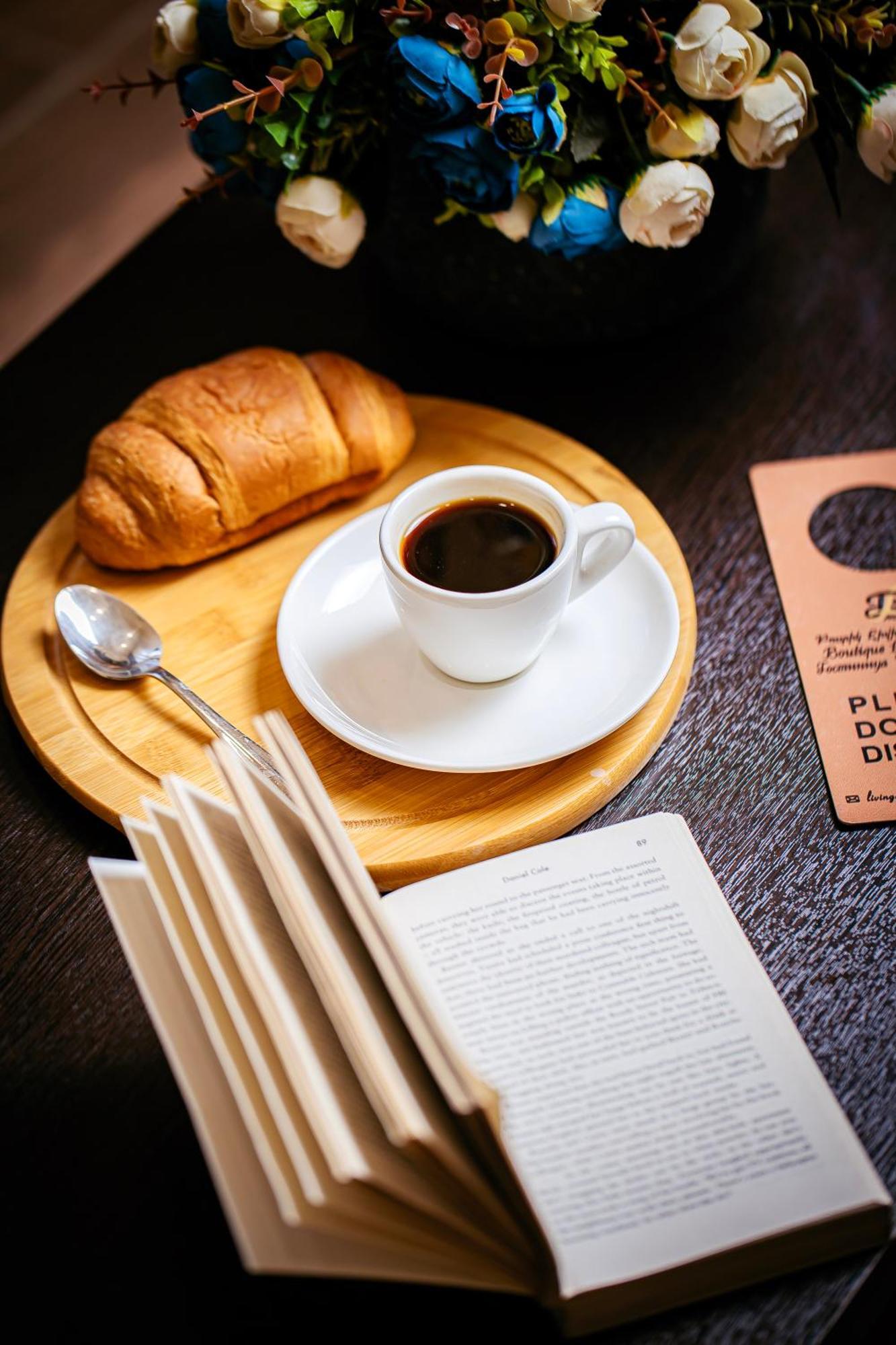 Boutique Living Hotel 耶烈万 外观 照片