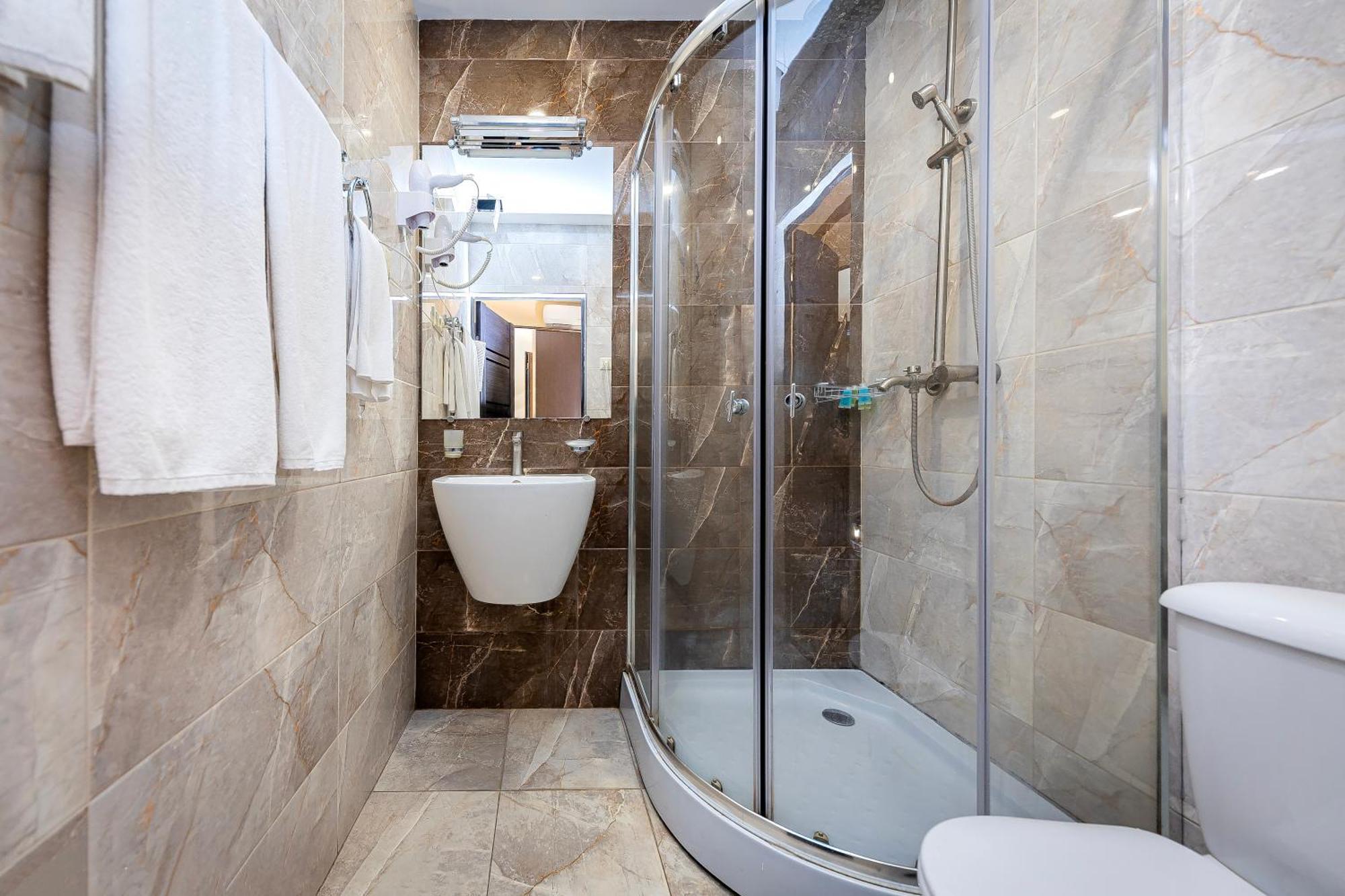 Boutique Living Hotel 耶烈万 外观 照片