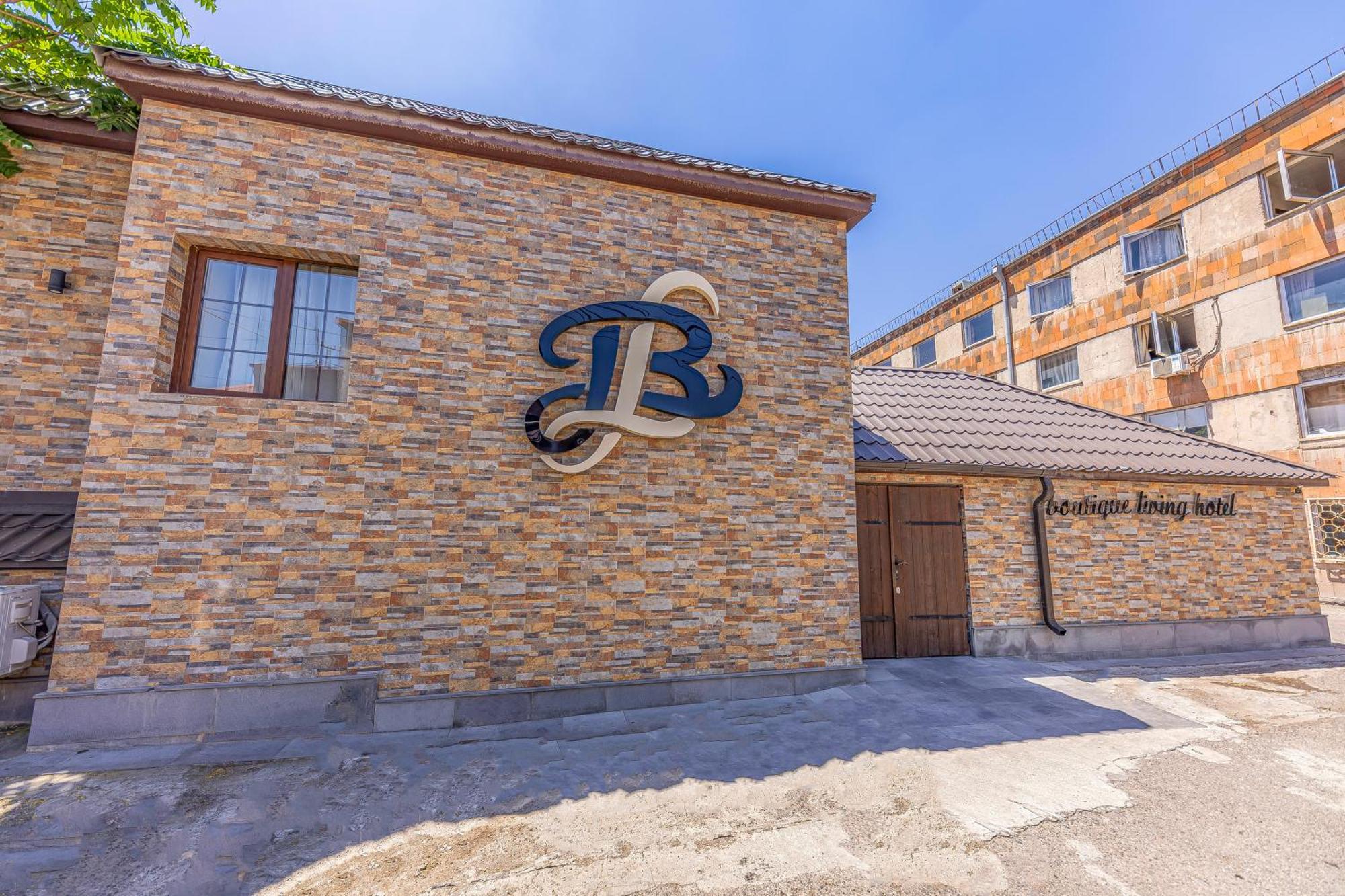 Boutique Living Hotel 耶烈万 外观 照片