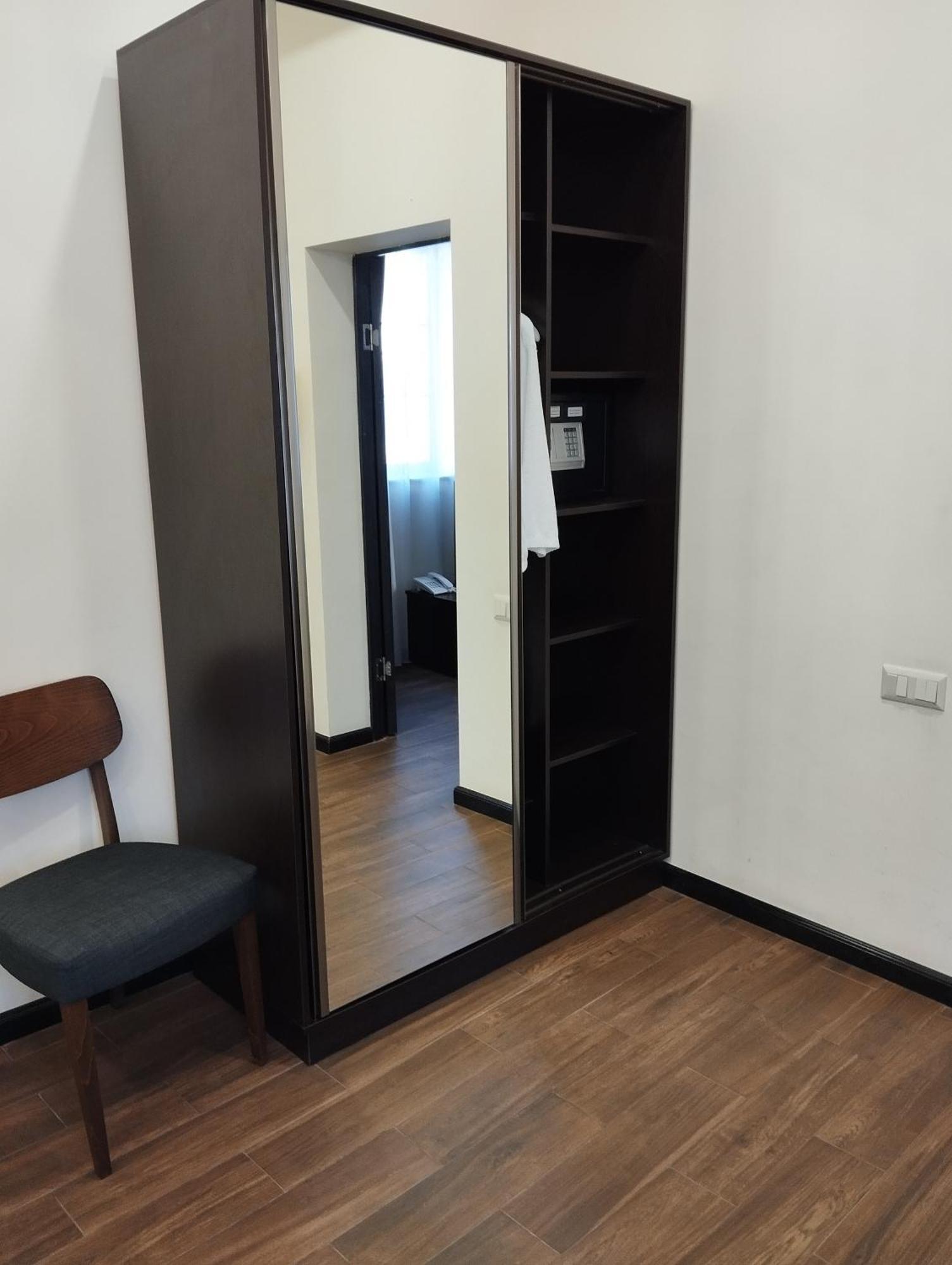 Boutique Living Hotel 耶烈万 外观 照片