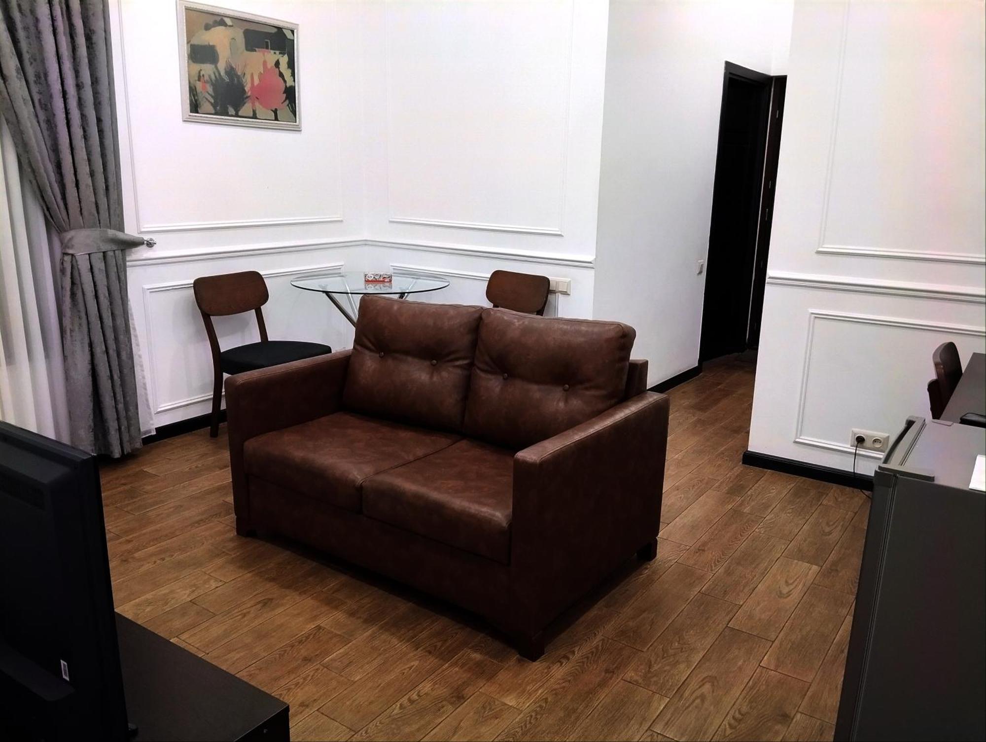 Boutique Living Hotel 耶烈万 外观 照片