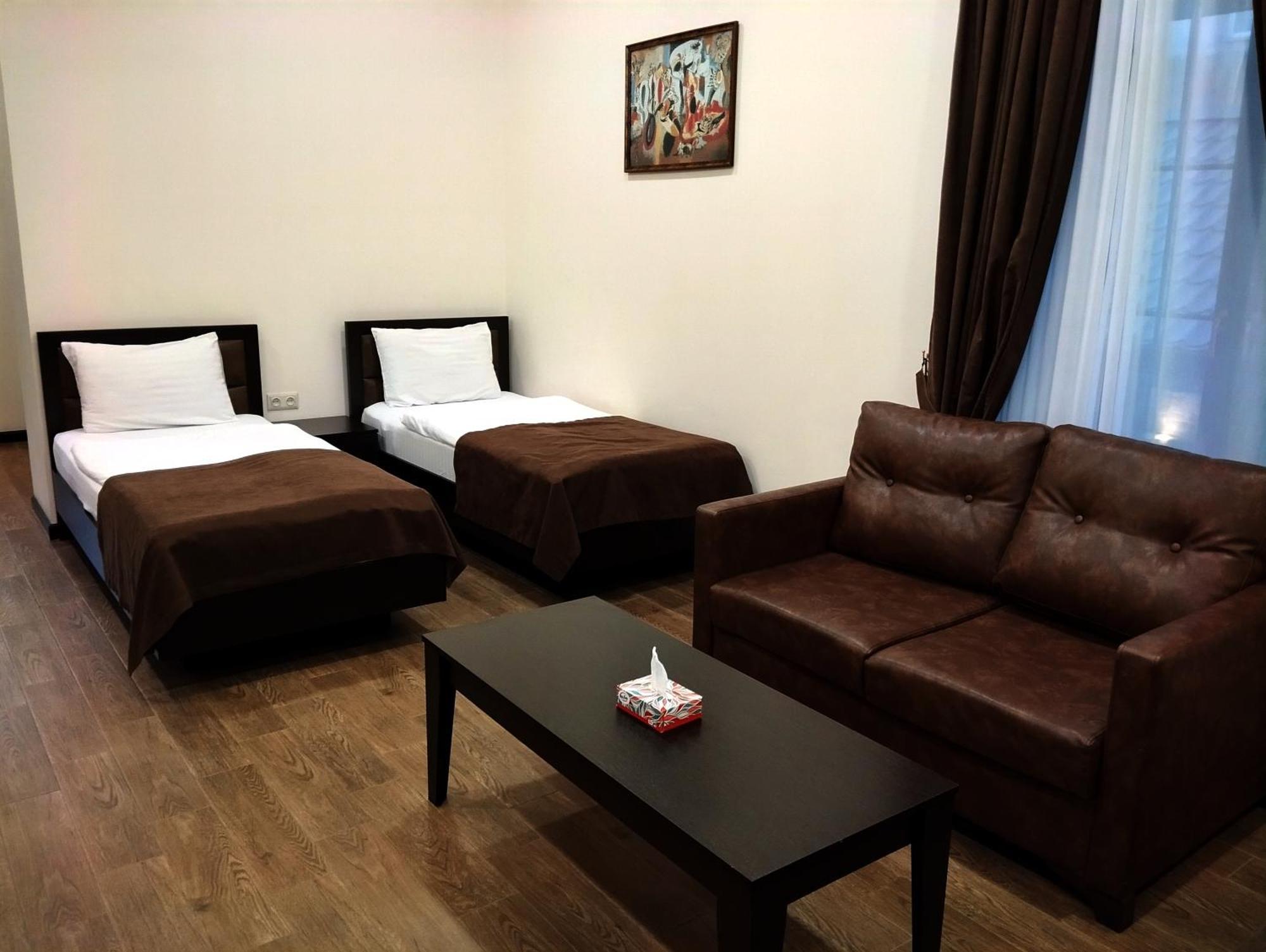 Boutique Living Hotel 耶烈万 外观 照片