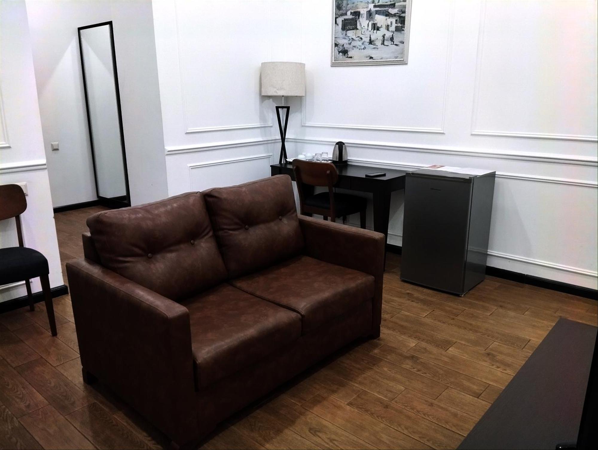 Boutique Living Hotel 耶烈万 外观 照片