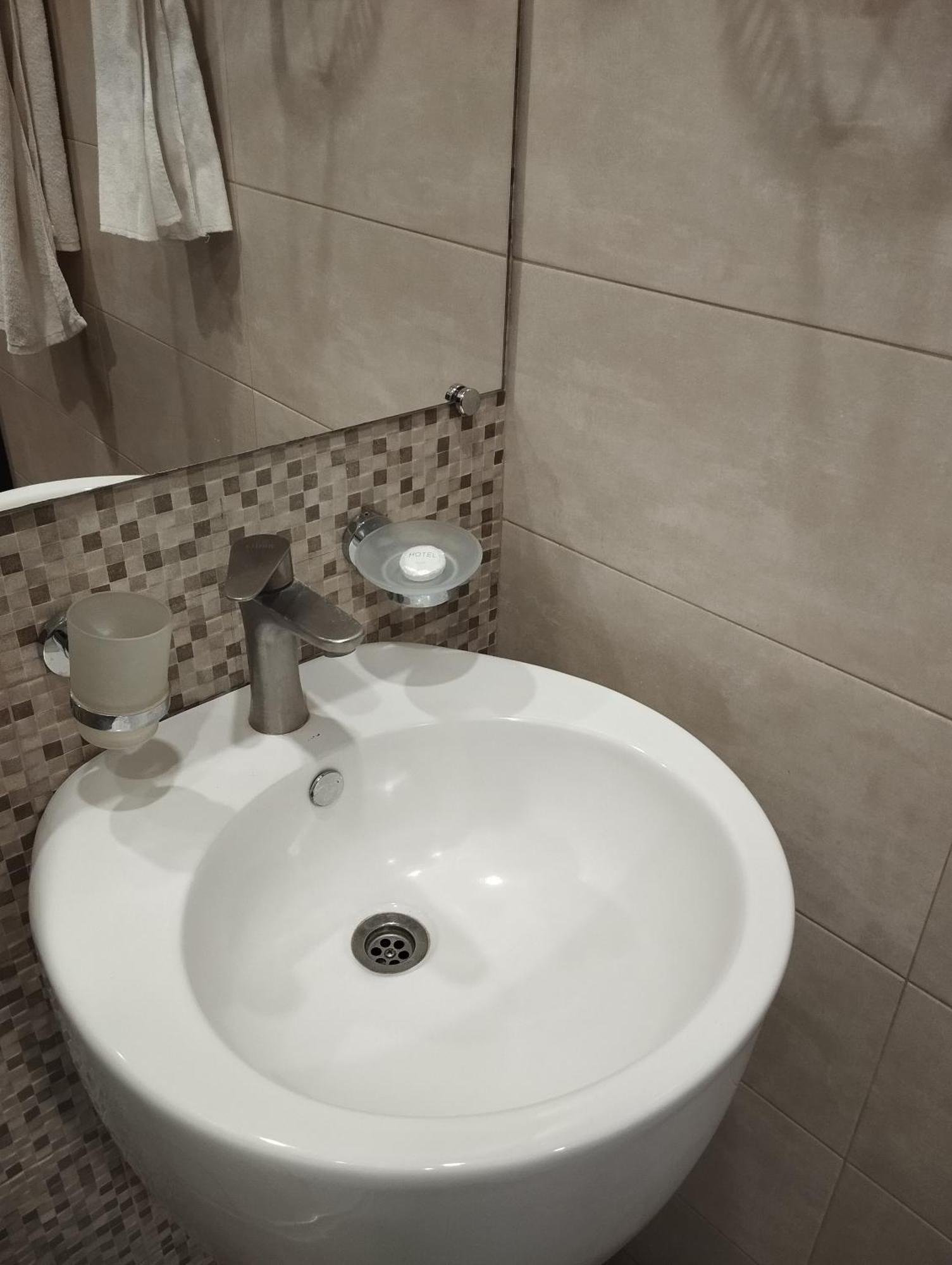Boutique Living Hotel 耶烈万 外观 照片