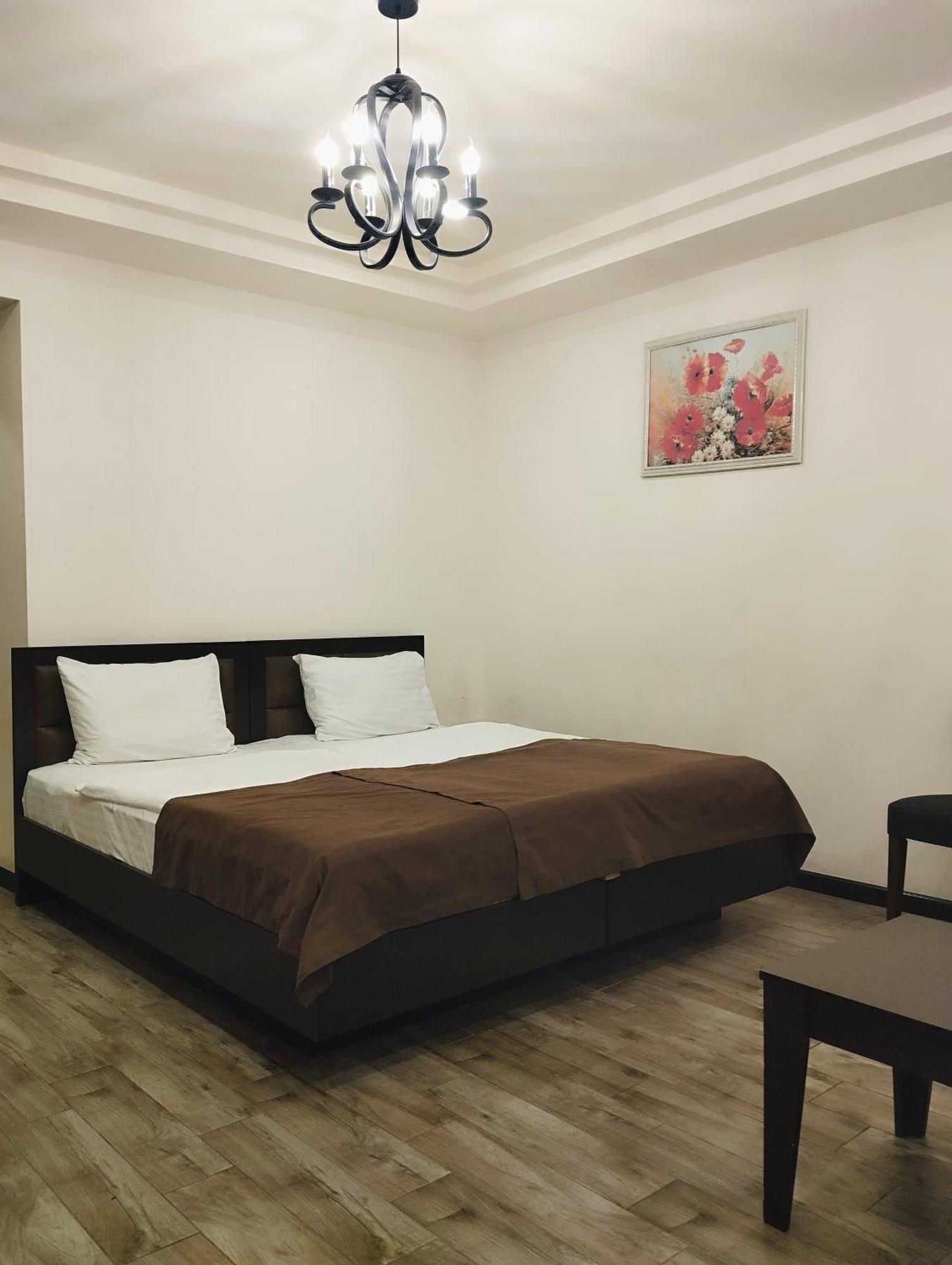 Boutique Living Hotel 耶烈万 外观 照片