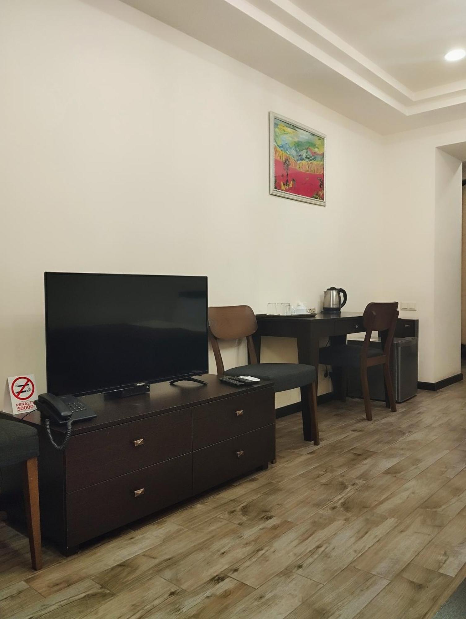 Boutique Living Hotel 耶烈万 外观 照片